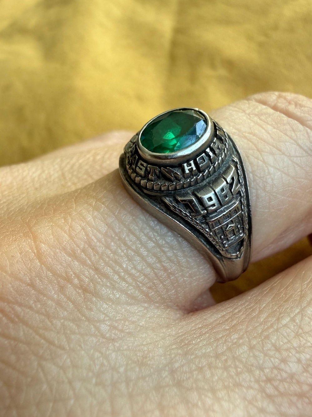 Vintage Retro 1982 Cranston High East Green Stone Class Ring
